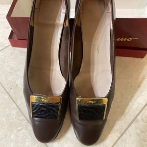 Ferragamo heels- leather- size 9- ships same day!